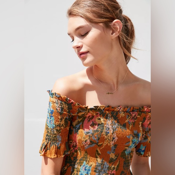 Urban Outfitters Kimchi Blue Off The Shoulder Smocked Midi Dress - Picture 4 of 9